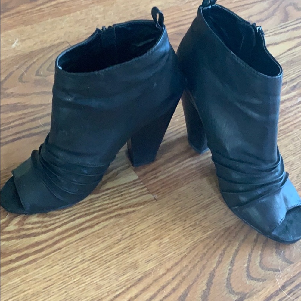 Sam & Libby booties size 6